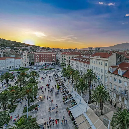 Lady, Cute In Quiet Area *