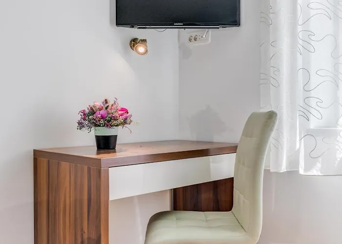 Lady, Cute In Quiet Area Lägenhet Split