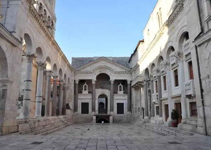 Lady, Cute In Quiet Area Lägenhet *