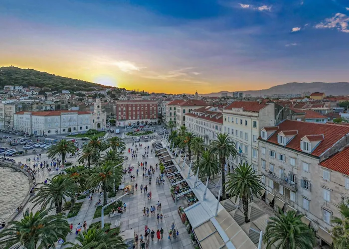 Lady, Cute In Quiet Area *